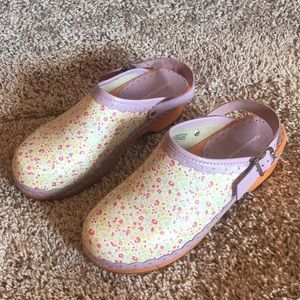Hanna Andersson Floral Clogs size 39